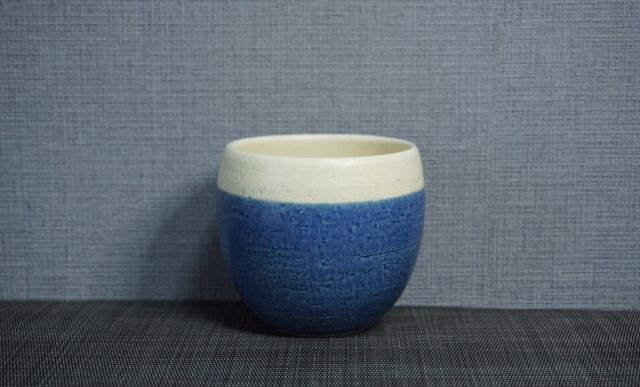 フレッシュラップアップの器は、
滋賀県の伝統である信楽焼の陶器を中心に商品を取り揃えております。

「丸型」「切立型」の２種類あり、
カラーは７種類あります

今回は、器の色の意味をお伝えしたいと思います

「青」　
誠実　
信頼　
まごころ　
透明性　
知性

信頼されるお相手に気持ちを込めて、
誠実さとまごころをお伝えください

@fresh_wrapup

素材を楽しむ陶器でコップやサボテン、多肉植物用ミニ鉢としてなど
様々な用途にお使いいただけます。
暮らしに少しオシャレをプラスしませんか？
ギフトにも最適です。

#フレッシュラップアップ
#信楽焼　#オリジナルポット　#オリジナル　#オシャレをプラス　
#鉢　#コップ　#インテリア　#湯呑　#蕎麦つゆ　#小鉢
#多肉植物　#コーヒー　#紅茶　#お茶　#陶器
#まごころ #誠実 #信頼 #透明性
#個数限定　#企画　
#滋賀県　#滋賀　#信楽　#栗東　#草津　#南草津　
#レンタルルーム　#在宅勤務